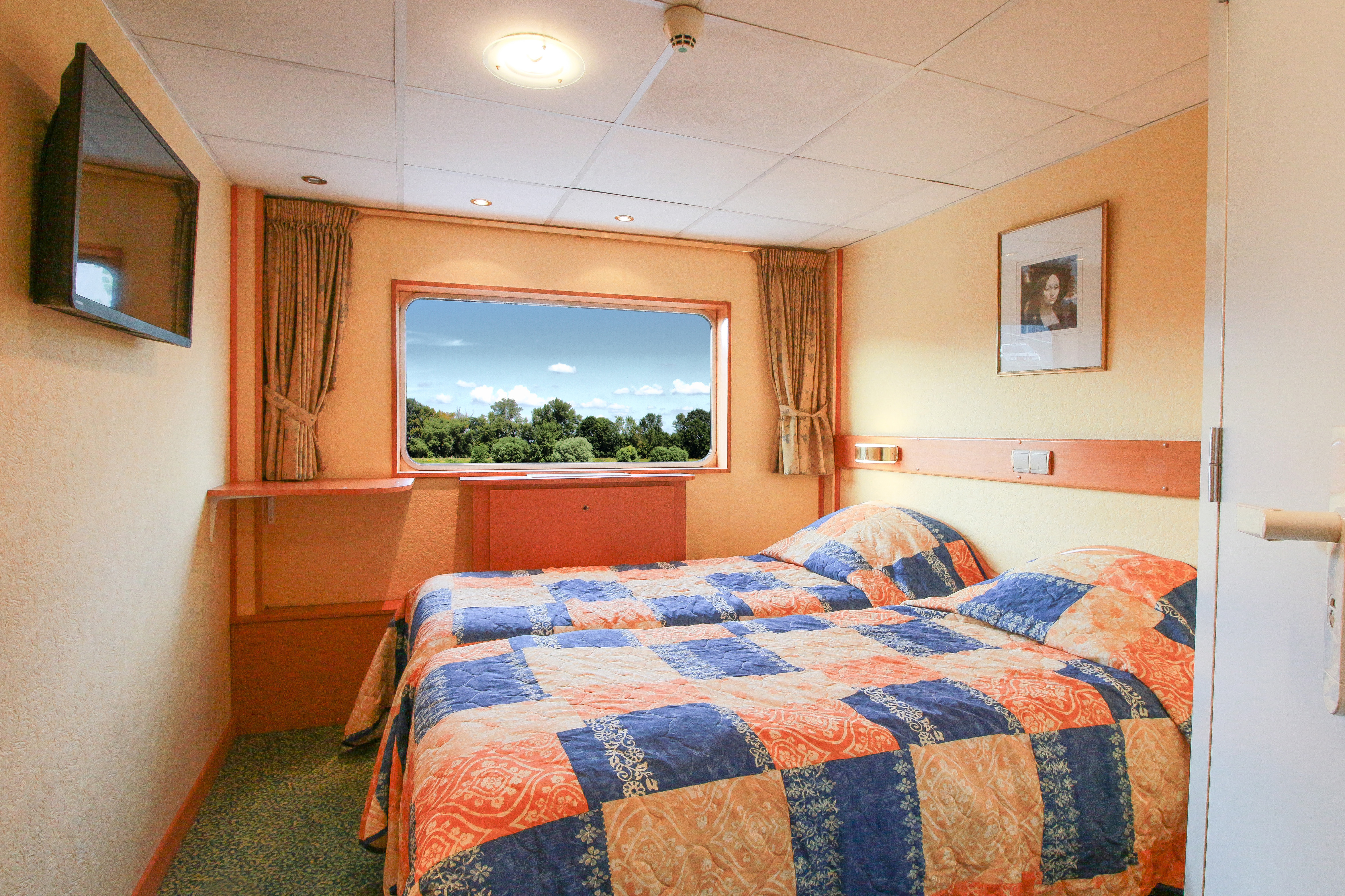 CroisiEurope MS Leonard Da Vinci Cabin 1.jpg